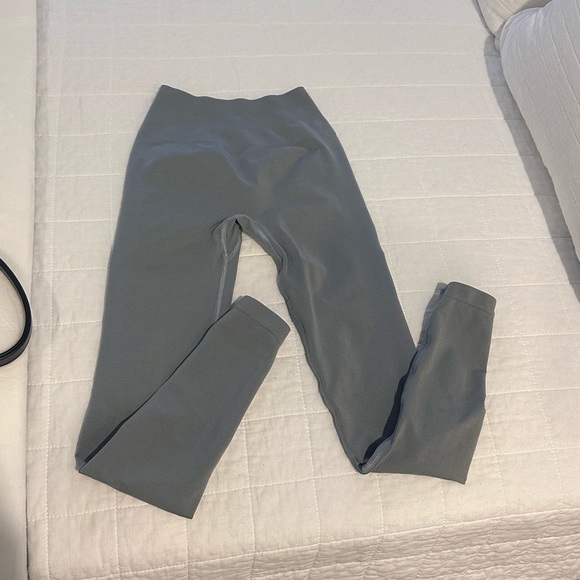 Alphalete Amplify Leggings - Utility Grey - Picture 2 of 5
